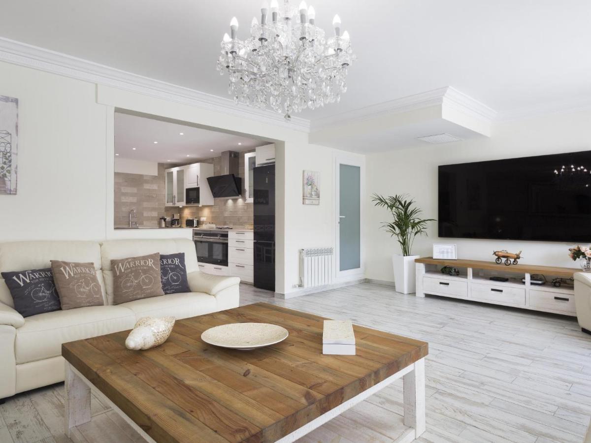 Sitges Spaces Mediterranean Apartments 4 Bedroom, 4 Bathroom, Huge Terrace, Jacuzzi- Sleeps 9 Exterior foto