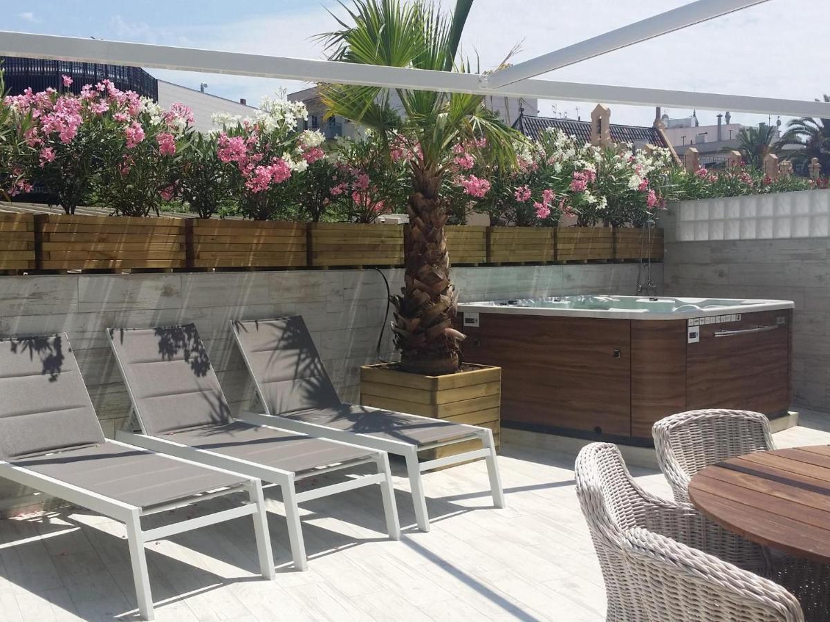 Sitges Spaces Mediterranean Apartments 4 Bedroom, 4 Bathroom, Huge Terrace, Jacuzzi- Sleeps 9 Exterior foto
